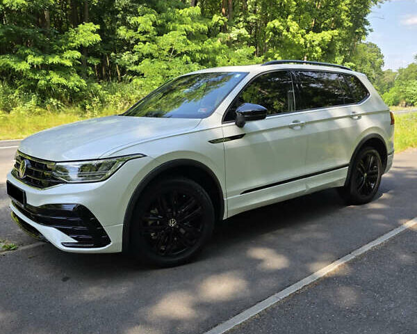 Белый Фольксваген Tiguan Allspace, объемом двигателя 2 л и пробегом 65 тыс. км за 22500 $, фото 18 на Automoto.ua