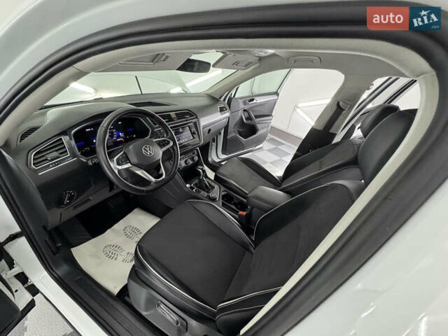 Белый Фольксваген Tiguan Allspace, объемом двигателя 2 л и пробегом 86 тыс. км за 24999 $, фото 40 на Automoto.ua
