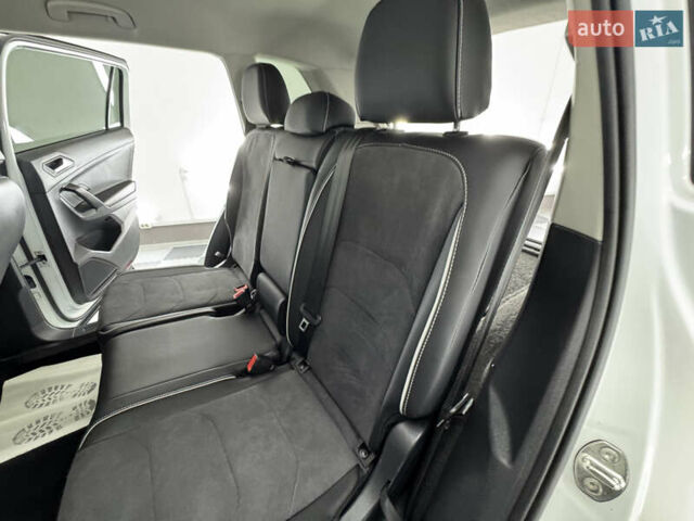 Белый Фольксваген Tiguan Allspace, объемом двигателя 2 л и пробегом 86 тыс. км за 24999 $, фото 49 на Automoto.ua