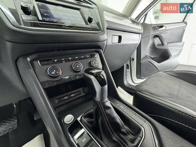 Белый Фольксваген Tiguan Allspace, объемом двигателя 2 л и пробегом 86 тыс. км за 24999 $, фото 37 на Automoto.ua