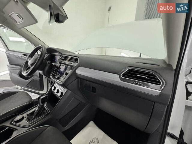 Белый Фольксваген Tiguan Allspace, объемом двигателя 2 л и пробегом 86 тыс. км за 24999 $, фото 71 на Automoto.ua