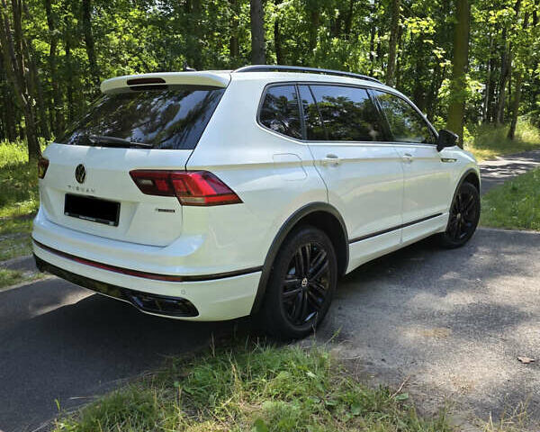 Белый Фольксваген Tiguan Allspace, объемом двигателя 2 л и пробегом 65 тыс. км за 22500 $, фото 16 на Automoto.ua