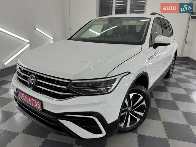 Белый Фольксваген Tiguan Allspace, объемом двигателя 2 л и пробегом 86 тыс. км за 25499 $, фото 5 на Automoto.ua