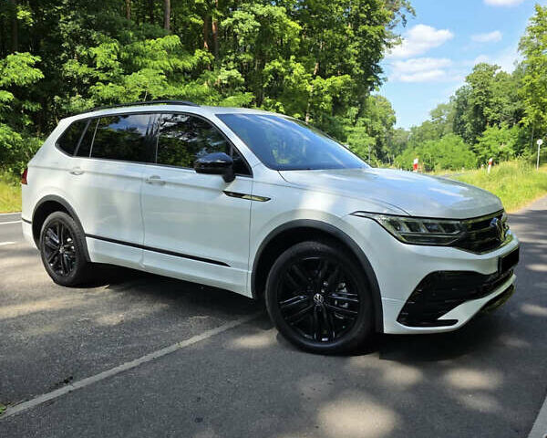 Белый Фольксваген Tiguan Allspace, объемом двигателя 2 л и пробегом 65 тыс. км за 22500 $, фото 1 на Automoto.ua