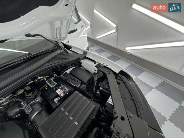 Белый Фольксваген Tiguan Allspace, объемом двигателя 2 л и пробегом 86 тыс. км за 24999 $, фото 80 на Automoto.ua