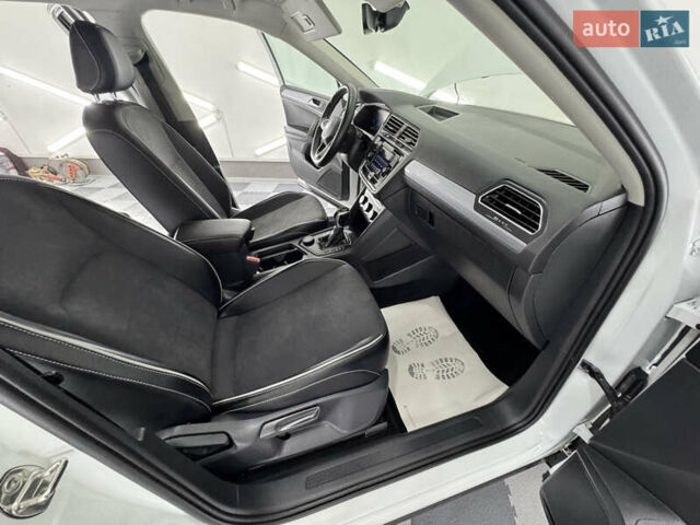 Белый Фольксваген Tiguan Allspace, объемом двигателя 2 л и пробегом 86 тыс. км за 24999 $, фото 73 на Automoto.ua