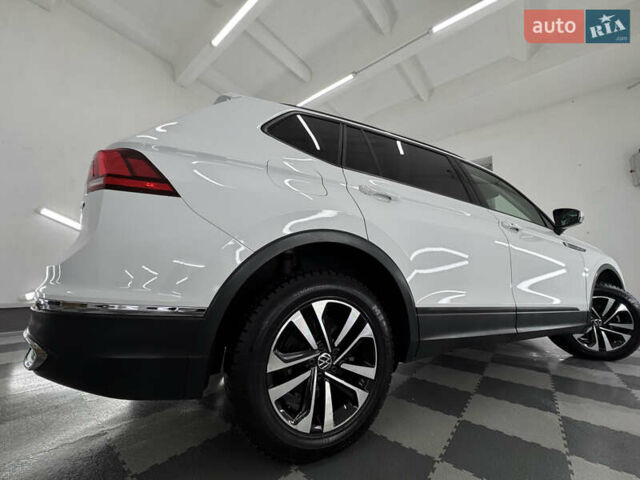 Белый Фольксваген Tiguan Allspace, объемом двигателя 2 л и пробегом 86 тыс. км за 24999 $, фото 121 на Automoto.ua