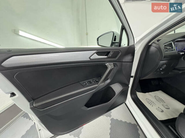 Белый Фольксваген Tiguan Allspace, объемом двигателя 2 л и пробегом 86 тыс. км за 24999 $, фото 45 на Automoto.ua