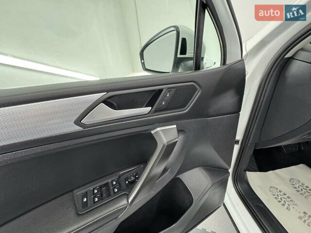 Белый Фольксваген Tiguan Allspace, объемом двигателя 2 л и пробегом 86 тыс. км за 24999 $, фото 46 на Automoto.ua