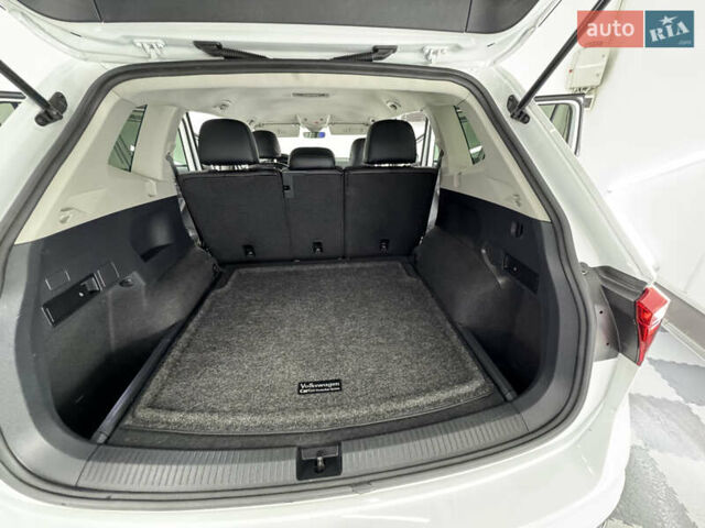 Белый Фольксваген Tiguan Allspace, объемом двигателя 2 л и пробегом 86 тыс. км за 24999 $, фото 63 на Automoto.ua