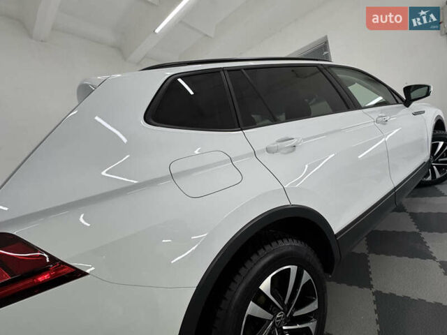 Белый Фольксваген Tiguan Allspace, объемом двигателя 2 л и пробегом 86 тыс. км за 25499 $, фото 87 на Automoto.ua