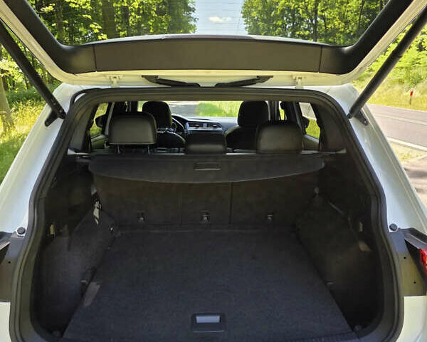 Белый Фольксваген Tiguan Allspace, объемом двигателя 2 л и пробегом 65 тыс. км за 22500 $, фото 27 на Automoto.ua