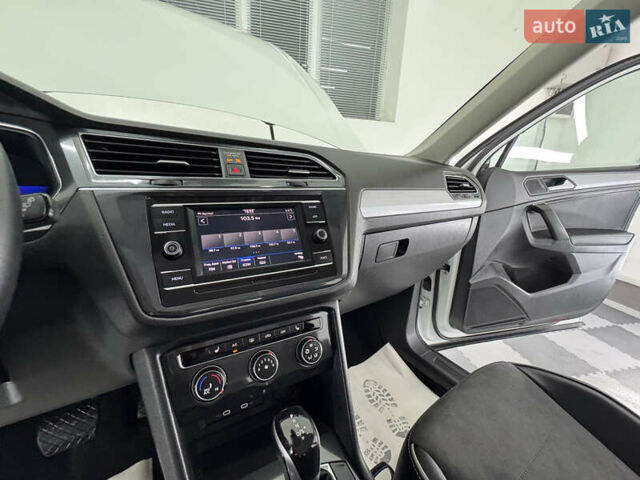 Белый Фольксваген Tiguan Allspace, объемом двигателя 2 л и пробегом 86 тыс. км за 24999 $, фото 38 на Automoto.ua