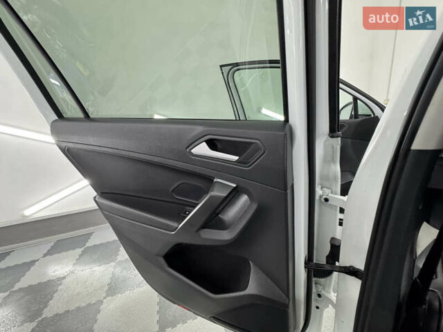 Белый Фольксваген Tiguan Allspace, объемом двигателя 2 л и пробегом 86 тыс. км за 24999 $, фото 57 на Automoto.ua