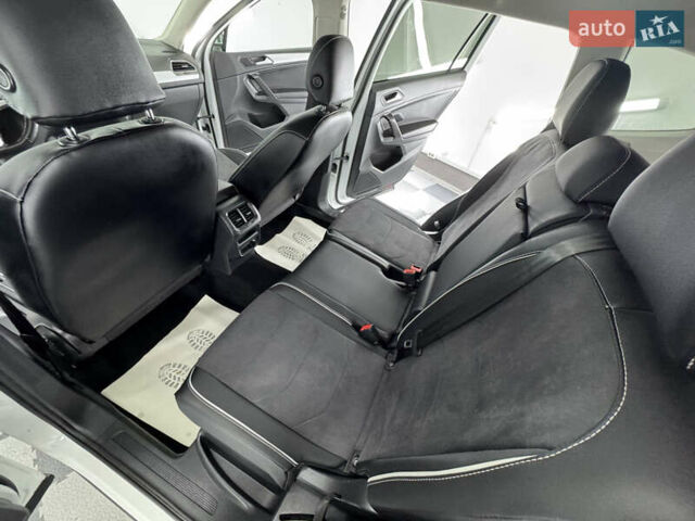 Белый Фольксваген Tiguan Allspace, объемом двигателя 2 л и пробегом 86 тыс. км за 24999 $, фото 52 на Automoto.ua