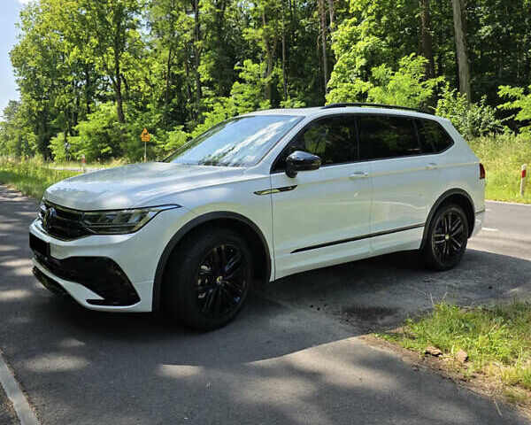 Белый Фольксваген Tiguan Allspace, объемом двигателя 2 л и пробегом 65 тыс. км за 22500 $, фото 5 на Automoto.ua