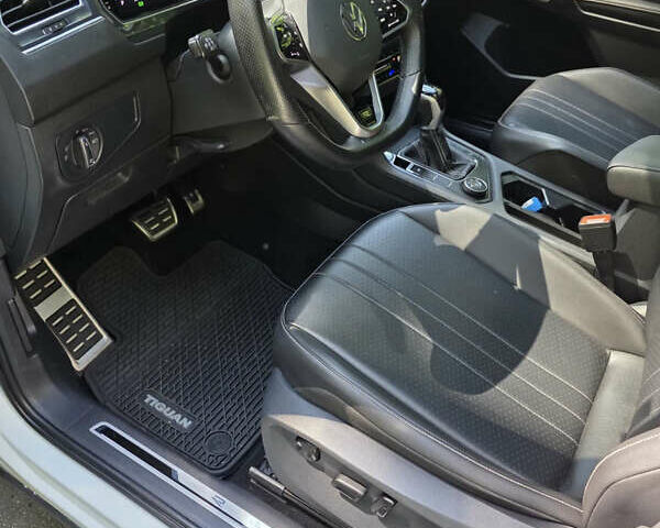 Белый Фольксваген Tiguan Allspace, объемом двигателя 2 л и пробегом 65 тыс. км за 22500 $, фото 25 на Automoto.ua