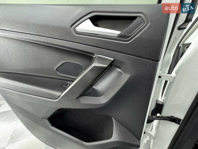 Белый Фольксваген Tiguan Allspace, объемом двигателя 2 л и пробегом 86 тыс. км за 24999 $, фото 58 на Automoto.ua