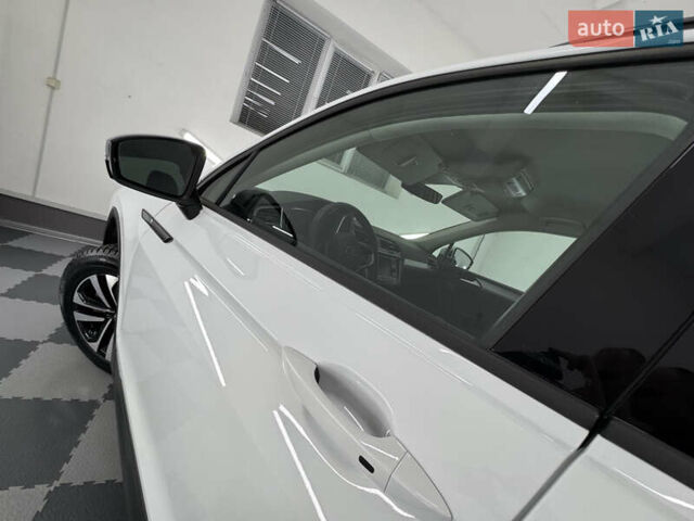 Белый Фольксваген Tiguan Allspace, объемом двигателя 2 л и пробегом 86 тыс. км за 24999 $, фото 129 на Automoto.ua