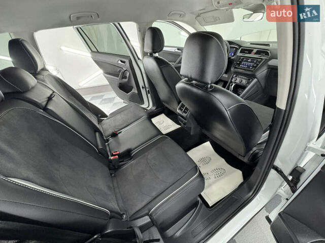Белый Фольксваген Tiguan Allspace, объемом двигателя 2 л и пробегом 86 тыс. км за 24999 $, фото 68 на Automoto.ua