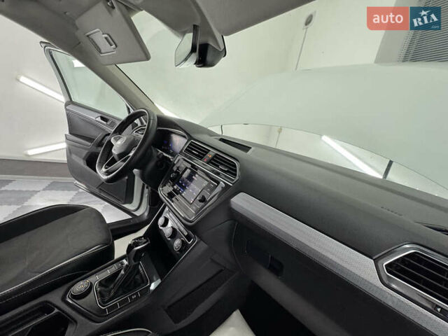 Белый Фольксваген Tiguan Allspace, объемом двигателя 2 л и пробегом 86 тыс. км за 24999 $, фото 70 на Automoto.ua