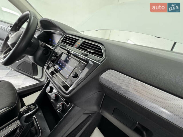 Белый Фольксваген Tiguan Allspace, объемом двигателя 2 л и пробегом 86 тыс. км за 24999 $, фото 76 на Automoto.ua