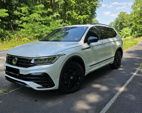 Белый Фольксваген Tiguan Allspace, объемом двигателя 2 л и пробегом 65 тыс. км за 22500 $, фото 10 на Automoto.ua