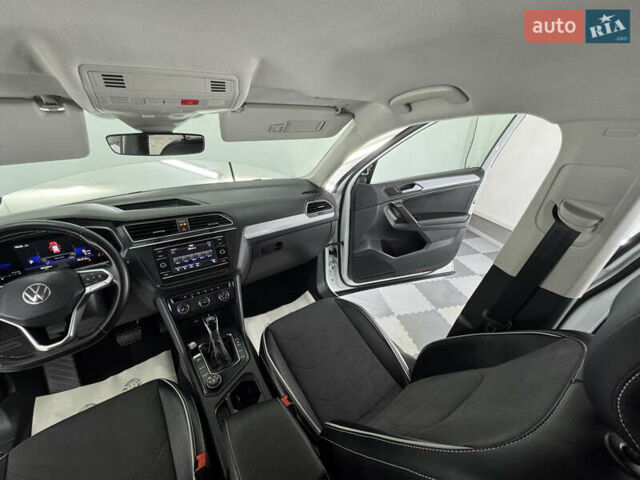 Белый Фольксваген Tiguan Allspace, объемом двигателя 2 л и пробегом 86 тыс. км за 24999 $, фото 56 на Automoto.ua