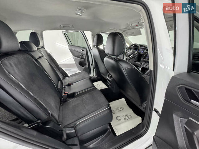 Белый Фольксваген Tiguan Allspace, объемом двигателя 2 л и пробегом 86 тыс. км за 24999 $, фото 60 на Automoto.ua