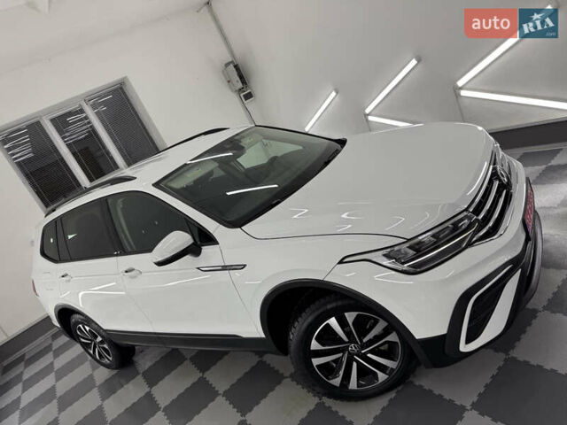 Белый Фольксваген Tiguan Allspace, объемом двигателя 2 л и пробегом 86 тыс. км за 24999 $, фото 104 на Automoto.ua