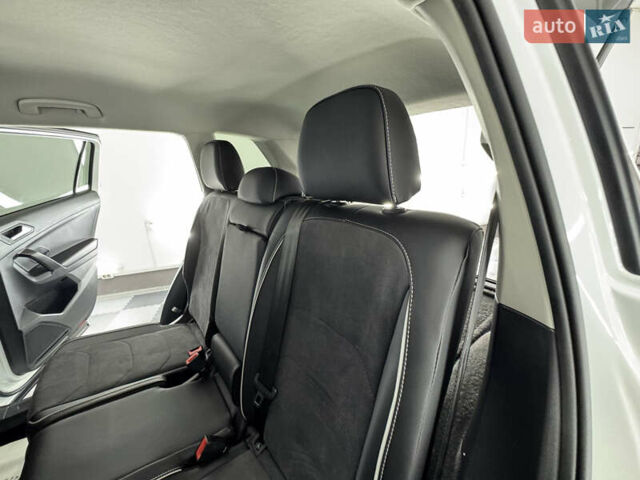 Белый Фольксваген Tiguan Allspace, объемом двигателя 2 л и пробегом 86 тыс. км за 25499 $, фото 44 на Automoto.ua