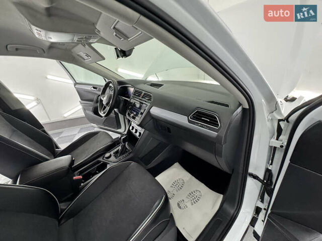 Белый Фольксваген Tiguan Allspace, объемом двигателя 2 л и пробегом 86 тыс. км за 24999 $, фото 72 на Automoto.ua