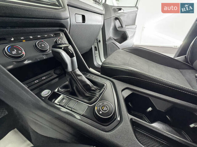 Белый Фольксваген Tiguan Allspace, объемом двигателя 2 л и пробегом 86 тыс. км за 25499 $, фото 27 на Automoto.ua