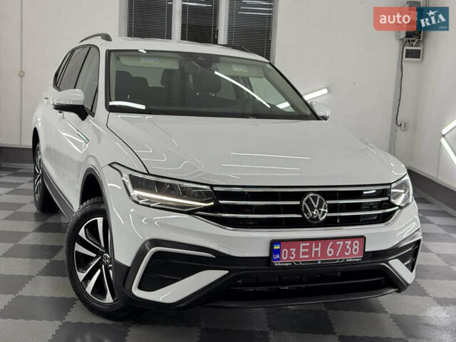 Белый Фольксваген Tiguan Allspace, объемом двигателя 2 л и пробегом 86 тыс. км за 24999 $, фото 108 на Automoto.ua