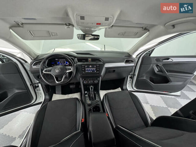 Белый Фольксваген Tiguan Allspace, объемом двигателя 2 л и пробегом 86 тыс. км за 24999 $, фото 50 на Automoto.ua