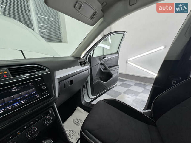 Белый Фольксваген Tiguan Allspace, объемом двигателя 2 л и пробегом 86 тыс. км за 24999 $, фото 39 на Automoto.ua