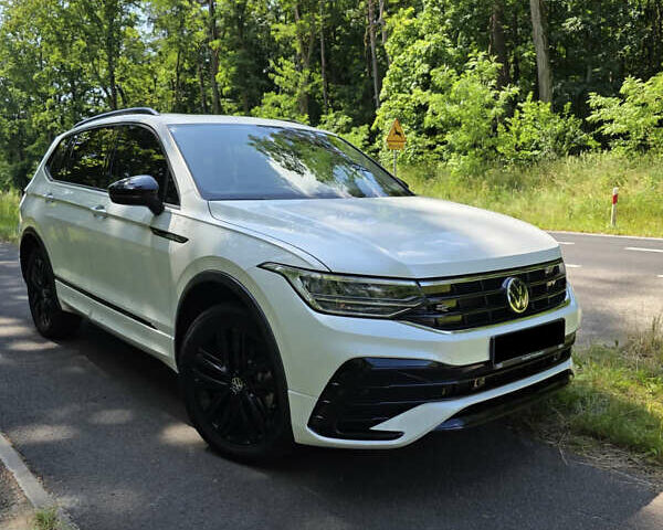 Белый Фольксваген Tiguan Allspace, объемом двигателя 2 л и пробегом 65 тыс. км за 22500 $, фото 7 на Automoto.ua