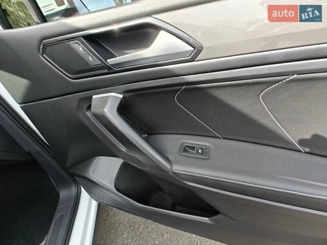 Белый Фольксваген Tiguan Allspace, объемом двигателя 1.98 л и пробегом 12 тыс. км за 29800 $, фото 13 на Automoto.ua