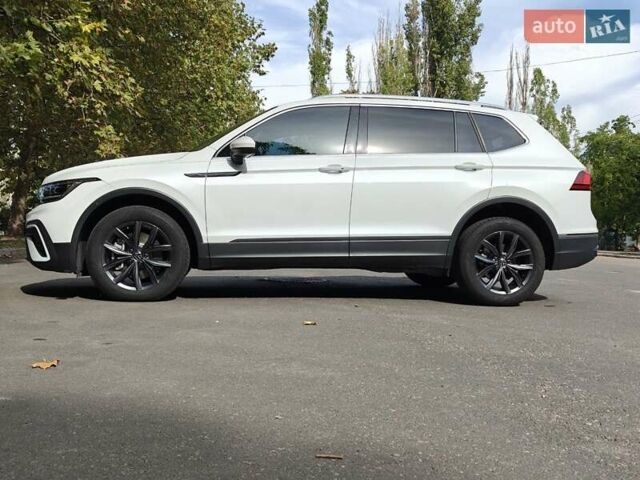 Белый Фольксваген Tiguan Allspace, объемом двигателя 1.98 л и пробегом 12 тыс. км за 29100 $, фото 3 на Automoto.ua