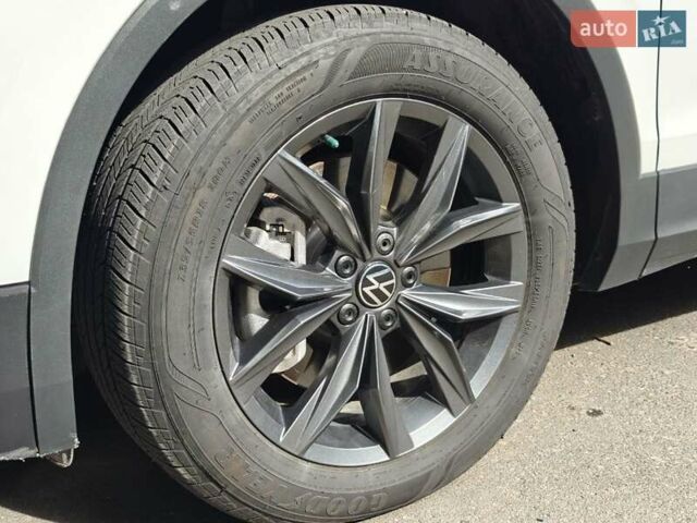Белый Фольксваген Tiguan Allspace, объемом двигателя 1.98 л и пробегом 12 тыс. км за 29800 $, фото 8 на Automoto.ua