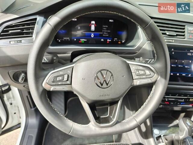 Белый Фольксваген Tiguan Allspace, объемом двигателя 1.98 л и пробегом 12 тыс. км за 29100 $, фото 16 на Automoto.ua