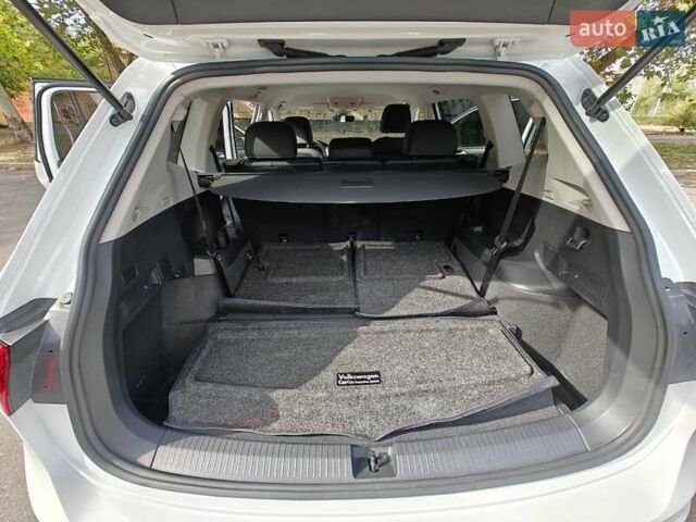 Белый Фольксваген Tiguan Allspace, объемом двигателя 1.98 л и пробегом 12 тыс. км за 29100 $, фото 15 на Automoto.ua