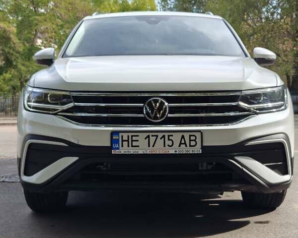 Белый Фольксваген Tiguan Allspace, объемом двигателя 1.98 л и пробегом 12 тыс. км за 29800 $, фото 1 на Automoto.ua
