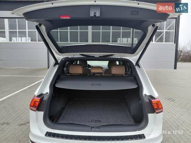 Білий Фольксваген Tiguan Allspace, об'ємом двигуна 1.98 л та пробігом 32 тис. км за 35000 $, фото 17 на Automoto.ua
