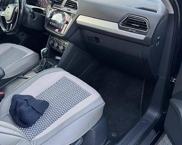 Чорний Фольксваген Tiguan Allspace, об'ємом двигуна 0 л та пробігом 218 тис. км за 17500 $, фото 4 на Automoto.ua