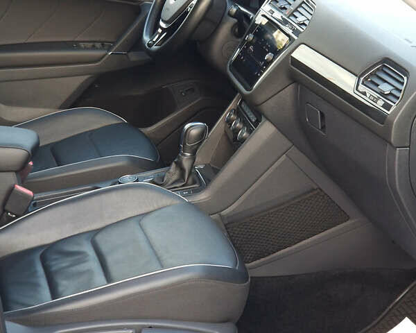 Черный Фольксваген Tiguan Allspace, объемом двигателя 1.98 л и пробегом 98 тыс. км за 23643 $, фото 59 на Automoto.ua