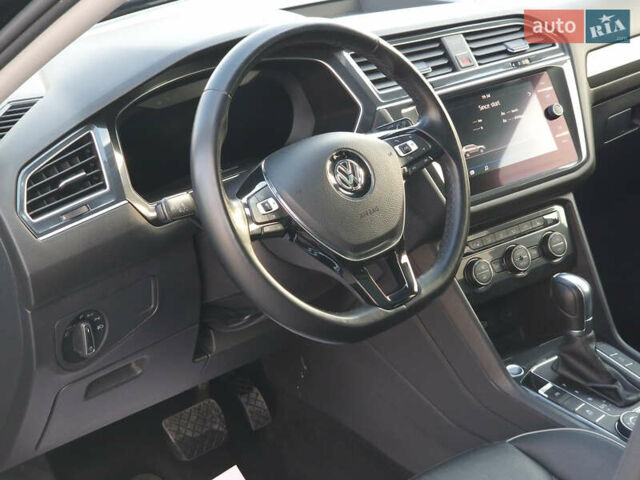 Черный Фольксваген Tiguan Allspace, объемом двигателя 1.98 л и пробегом 98 тыс. км за 23643 $, фото 55 на Automoto.ua