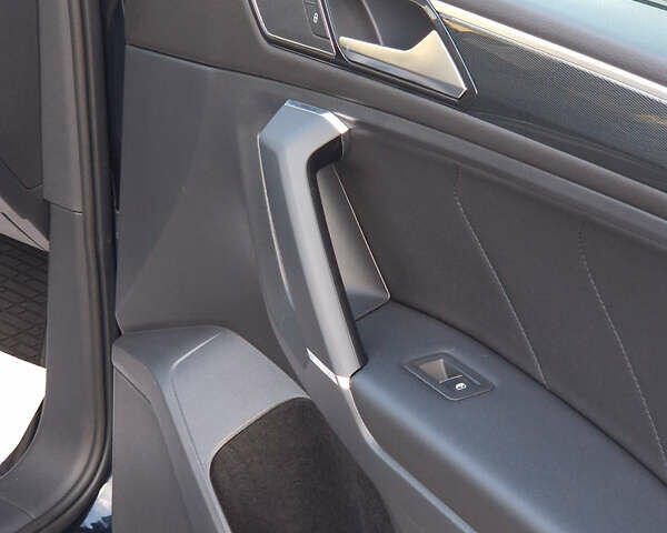 Черный Фольксваген Tiguan Allspace, объемом двигателя 1.98 л и пробегом 98 тыс. км за 23643 $, фото 45 на Automoto.ua