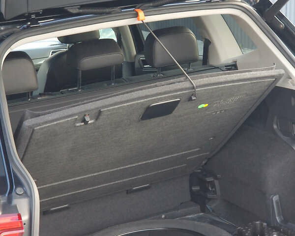 Черный Фольксваген Tiguan Allspace, объемом двигателя 1.98 л и пробегом 98 тыс. км за 23643 $, фото 36 на Automoto.ua