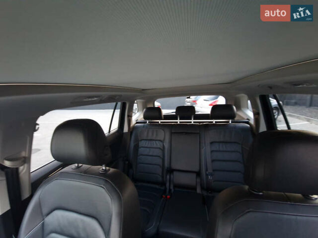Черный Фольксваген Tiguan Allspace, объемом двигателя 1.98 л и пробегом 98 тыс. км за 23643 $, фото 50 на Automoto.ua